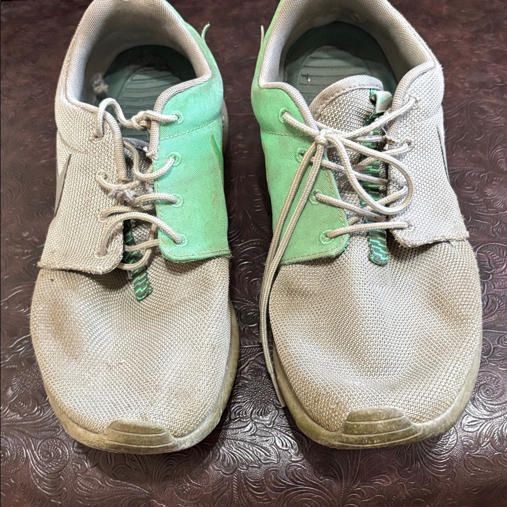 Nike Men's Green and Gray Sneakers